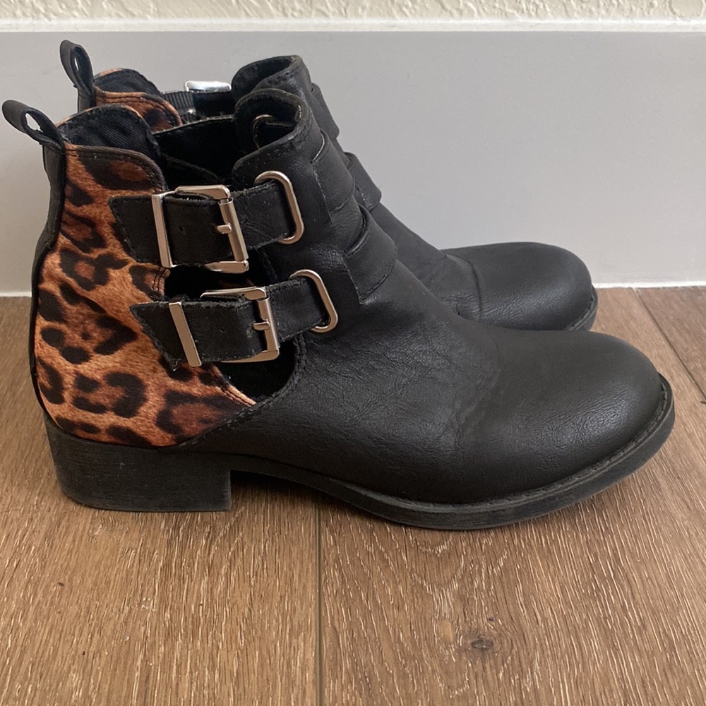 Kendall and Kylie Leopard Print Black Boots Size 7